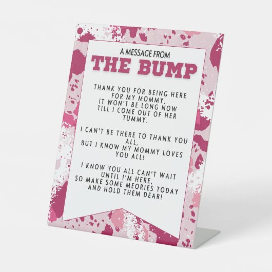 Roze Camo Verjaardagsfeestje benodigdheden Baby sh Reclamebord Met Voetstuk (Voorkant)