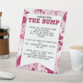 Roze Camo Verjaardagsfeestje benodigdheden Baby sh Reclamebord Met Voetstuk (Insitu)