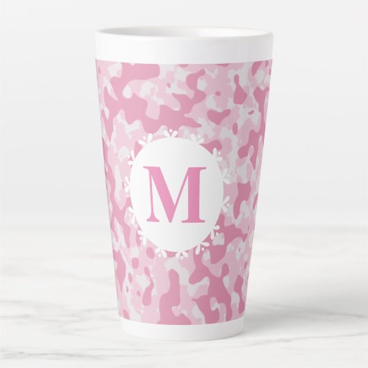 Roze Camouflage Monogram Initiaal Latte Mok (Voorkant)