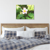 Roze Canvasprint Wilde Bloem | Botanische Bloemstu Canvas Afdruk (Insitu (Slaapkamer))
