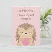 Roze Cartoon van Heart Cute Hedgel Birth Aankondiging (Staand voorkant)
