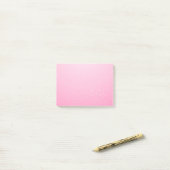 Roze champagne met kleine belletjes achtergrondkun post-it® notes (Op bureau)