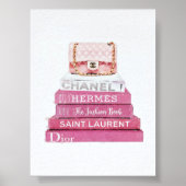 Roze Chanel tas op Mode Boeken | Glam Wall Art Poster (Voorkant)