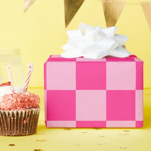 Roze checkboard cadeaupapier (Verjaardagsfeest)