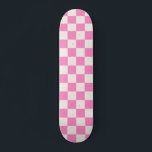 Roze cheque, Checkerboard Patroon, Gecontroleerd Persoonlijk Skateboard<br><div class="desc">Gecontroleerd patroon - roze en crèmekleurig wit dambord.</div>