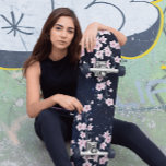 Roze Cherry Blossom Sterrennacht Sky Persoonlijk Skateboard<br><div class="desc">Een schemerroze kerry bloesem tak op een sterrenhemelblauwe achtergrond.</div>