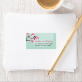 Roze Cherry Blossom Tortelduifjes Wedding Labels (Insitu)