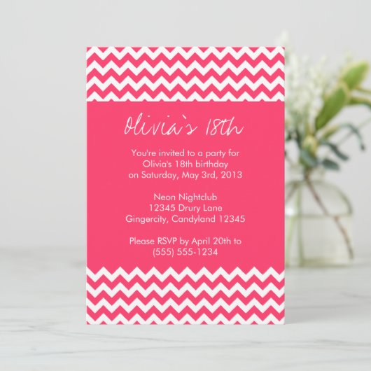 Roze Chevron Birthday Uitnodiging (Staand voorkant)