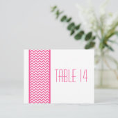 Roze Chevron Border Table Number Briefkaart (Staand voorkant)