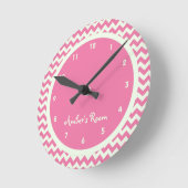 Roze Chevron Gepersonaliseerd Kind Ronde Klok (Hoek)