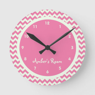 Roze Chevron Gepersonaliseerd Kind Ronde Klok