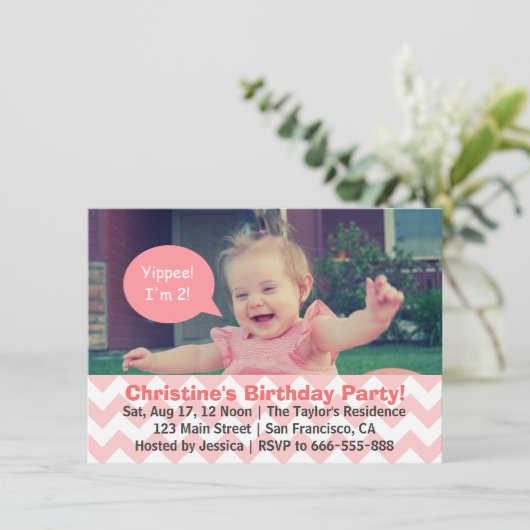 Roze Chevron Girl Birthday, Speech Bubble, Turns 2 Kaart (Staand voorkant)