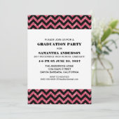 Roze Chevron Glitter Graduation Party Invite Kaart (Staand voorkant)