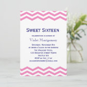 Roze Chevron Sweet Sixteen Uitnodiging (Staand voorkant)