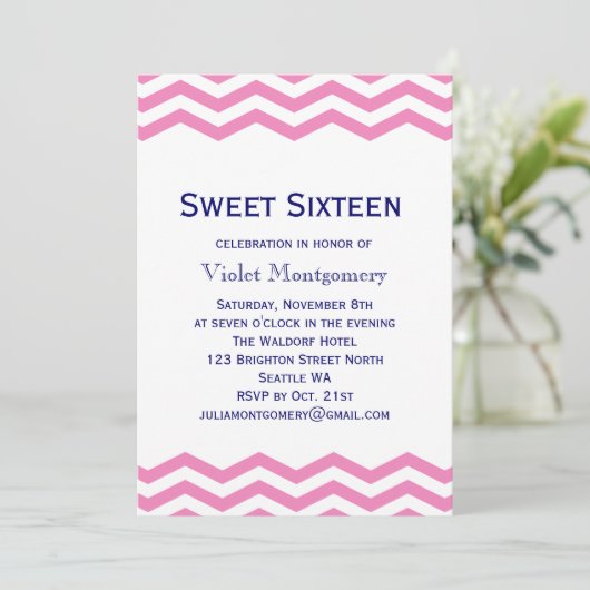 Roze Chevron Sweet Sixteen Uitnodiging (Staand voorkant)