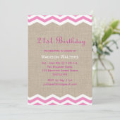 Roze Chevrons op Burlap Birthday Uitnodiging (Staand voorkant)