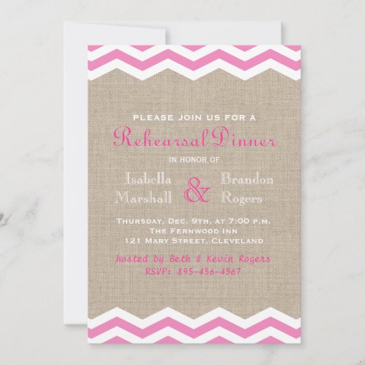 Roze Chevrons op Burlap Rehearsal Dinner Invite Kaart (Voorkant)