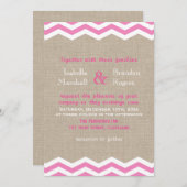 Roze Chevrons op Burlap Wedding Invitation Kaart (Voorkant / Achterkant)
