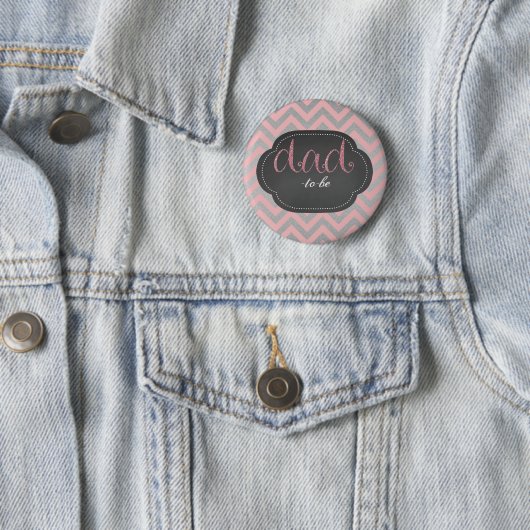 Roze chic dad-to-be knop ronde button 5,7 cm (In situ)