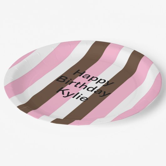 Roze, chocolade en witte strepen Verjaardag Papieren Bordje (Gekanteld)