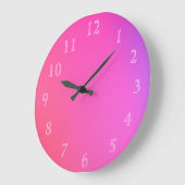 Roze cijfers op roze grote klok (Hoek)