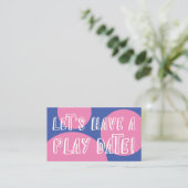 Roze cirkels op blauwe speelse speeldatum contactkaartje (Staand voorkant)