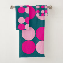 Roze cirkels op groene handdoek