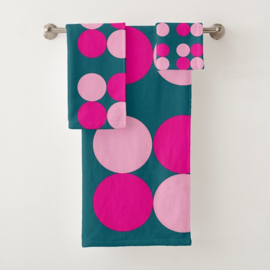 Roze cirkels op groene handdoek (Insitu)