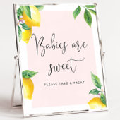 Roze citroen baby's krijgen een speciale behandeli poster