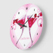 Roze cocktailbril rondom de muur grote klok (Hoek)