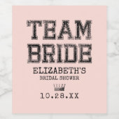 Roze Collegiate Team Bride Vrijgezellenfeest Wijn Etiket (Enkel label)