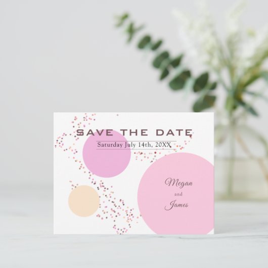 Roze Confetti cirkels bruiloft Aankondigingskaart (Staand voorkant)