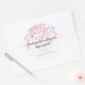 Roze Confetti gepersonaliseerde bruiloft partij gu Ronde Sticker (Envelop)