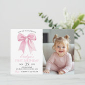 Roze Coquette Bow Girl Verjaardag Foto Uitnodiging (Staand voorkant)