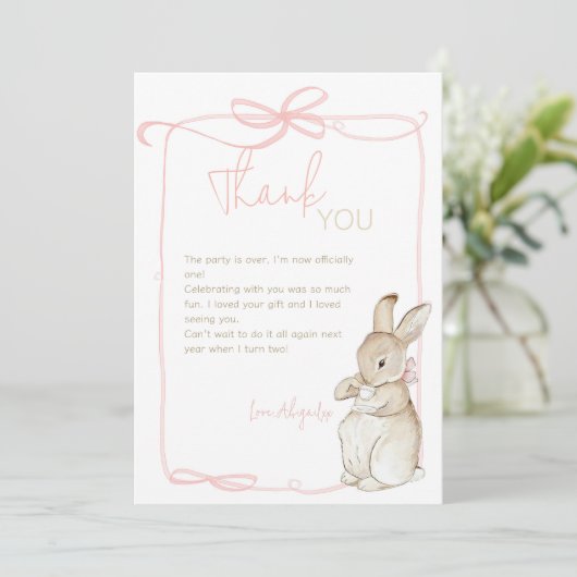 Roze Coquette Peter het Konijn 1e Verjaardag Bedankkaart (Staand voorkant)