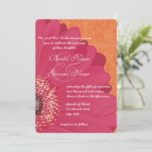 Roze Coral Gerber Daisy Wedding Uitnodiging (Staand voorkant)