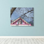 Roze Cottage Dramatic Sky - Martha's wijntuin Canvas Afdruk (Insitu (Houten vloer))