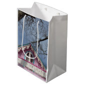Roze Cottage Dramatic Sky - Martha's wijntuin Medium Cadeauzakje (Voorkant Gekanteld)