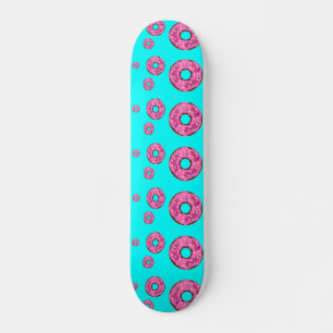 Roze crèmedonuts persoonlijk skateboard