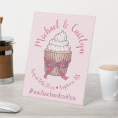 Roze Cupcake Bow Sprinkles Weddenschap Vrijgezelle Reclamebord Met Voetstuk (Insitu)
