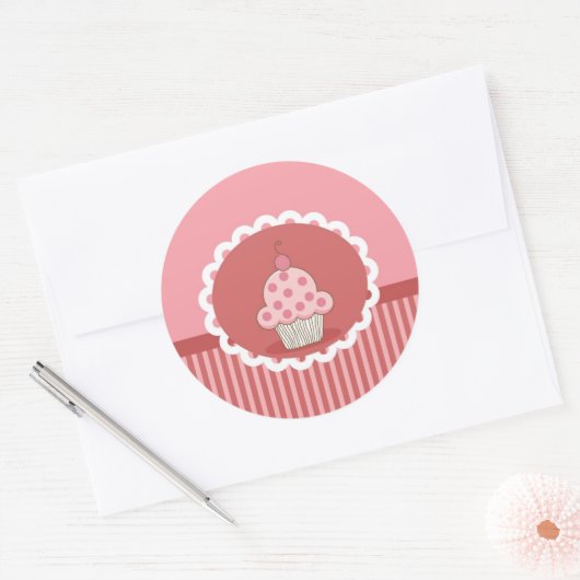 Roze cupcake-ontwerp ronde sticker (Envelop)