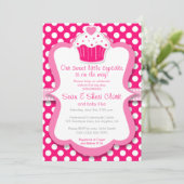 Roze Cupcake Polka Dot Girl Baby shower Uitnodigin Kaart (Staand voorkant)