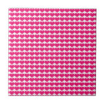 Roze Cute Hearts Pattern Tegel Tegeltje<br><div class="desc">Eenvoudige en zoete Cute Hearts Pattern Tegel met een herhalend patroon van kleine roze harten. De tekst kan aan dit ontwerp worden toegevoegd om het een persoonlijke aanraking te geven.</div>