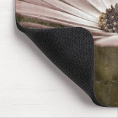 roze dageraad met regen op raam muismat (Hoek)