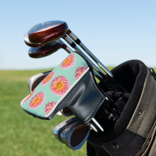Roze Dahlia en dauwdruppels Golfheadcover (Insitu)