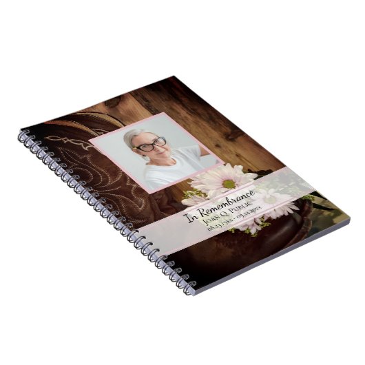 Roze Daisies en Laarzen Begrafenis Memorial Guest  Notitieboek (Rechterzijde)