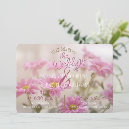 Roze Daisies Huwelijksuitnodiging Romantische bloe Kaart (Staand voorkant)