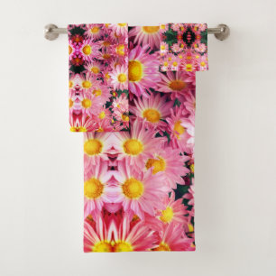 Roze Daisy Flowers and Bumble Bee Pattern Bad Handdoek