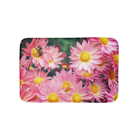 Roze Daisy Flowers en Bumble Bee Badmat (Voorkant)