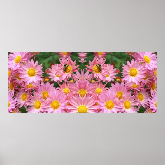 Roze Daisy Flowers en Bumble Bee Mirror Abstract Poster (Voorkant)
